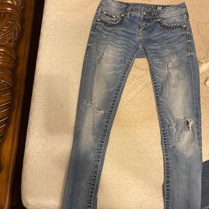 Super cute miss me ripped skinny jeans